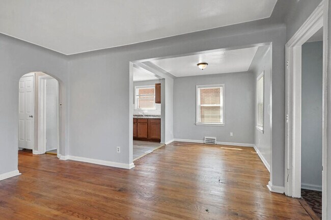 Building Photo - 18278 Manor