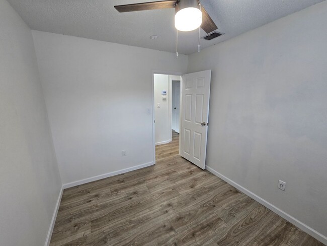 Building Photo - Orlando - 3 Bedroom, 2 Bathroom - $2,295.00