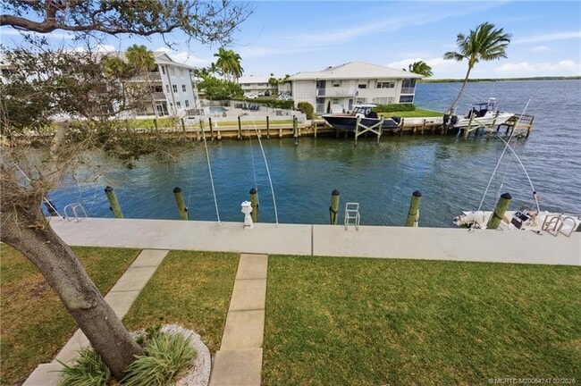 Building Photo - 1155 Lake Shore Dr