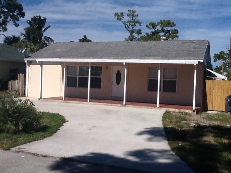 Building Photo - 5653 Coconut Rd
