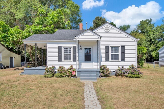 Building Photo - 2 Bedroom 1 Bath In Fayetteville- Small Do...