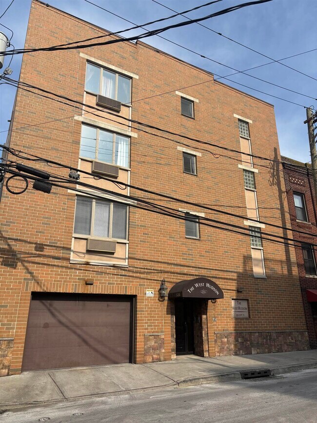 Building Photo - 528 52nd St