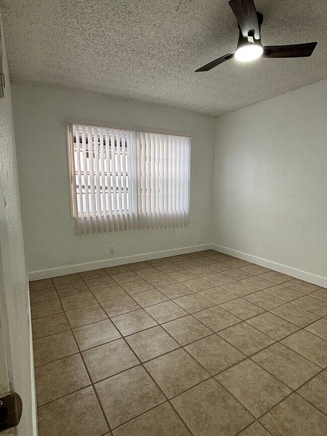 Building Photo - Charming 2 Bedroom Long Beach Apartment - Close to PCH!