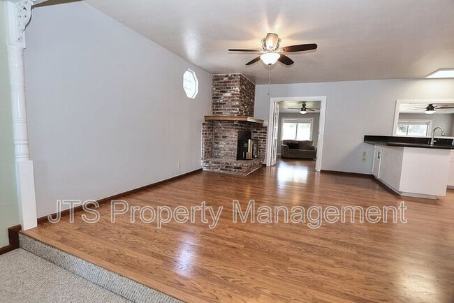 Building Photo - 2128 W La Loma Dr