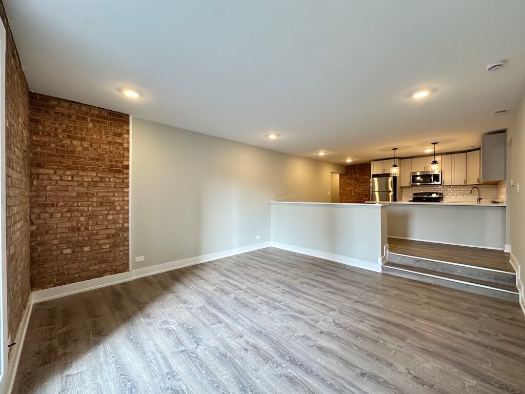 Building Photo - 1223 N La Salle St