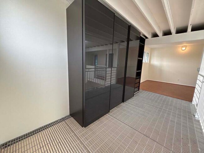 Building Photo - 915 Broadway St