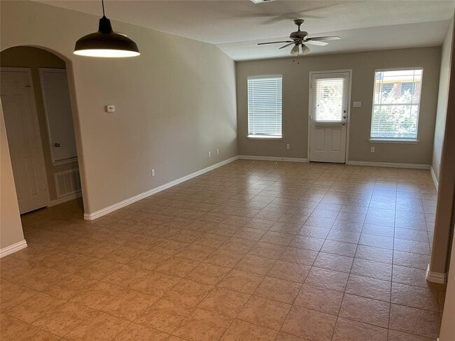 Building Photo - 2375 Garlic Creek Dr