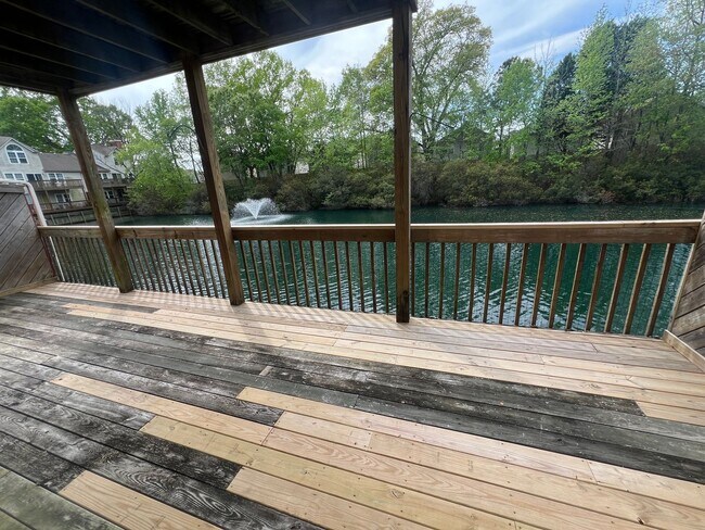 Building Photo - 833 Gas Light Ln