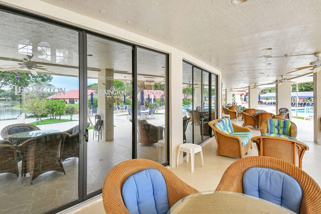 Building Photo - 7677 Lexington Club Blvd