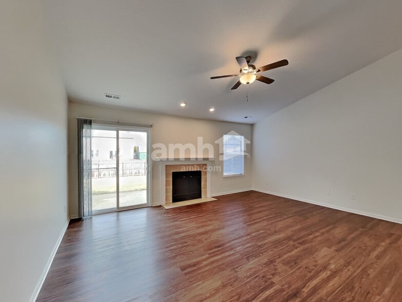 Building Photo - 8284 Shattuck Dr