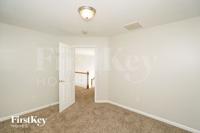 Building Photo - 29 Holly Springs Ln