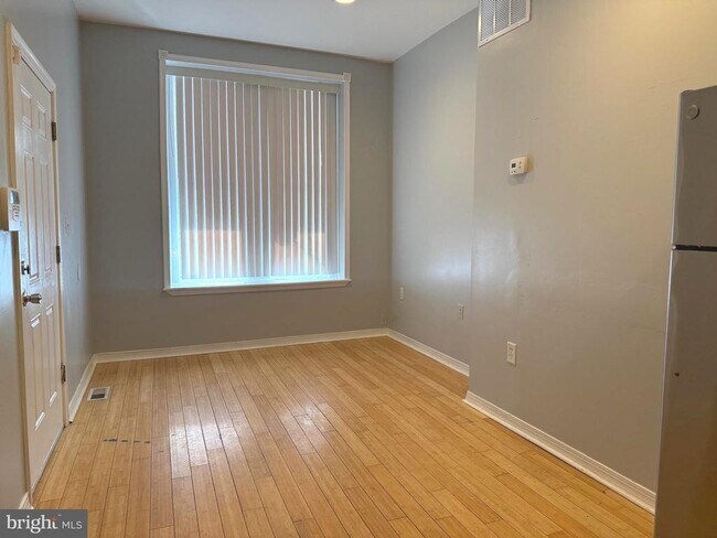 Building Photo - 3211 W Montgomery Ave