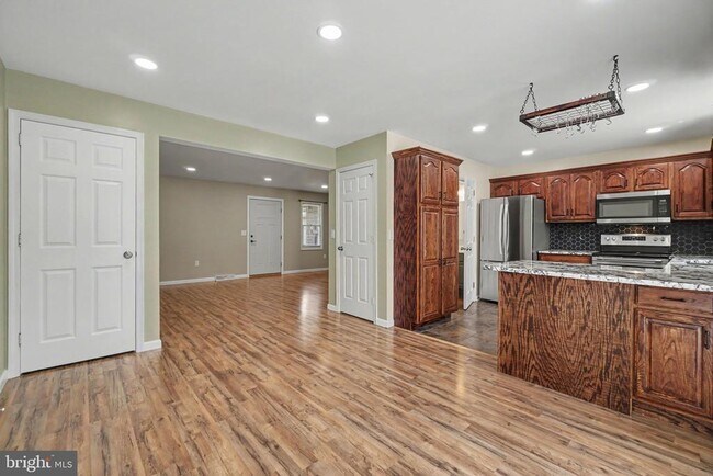 Building Photo - 335 Cindy Dr