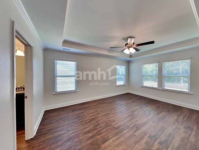 Building Photo - 5961 Hagar Vly Dr