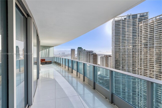 Primary Photo - 200 Biscayne Blvd Way
