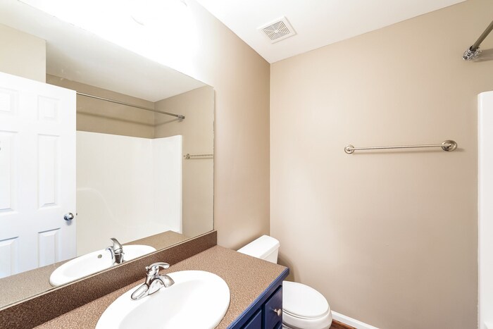 Building Photo - 694 S Hillcrest Rd