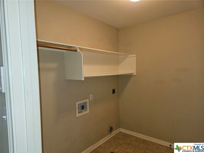 Building Photo - 122 Riata-