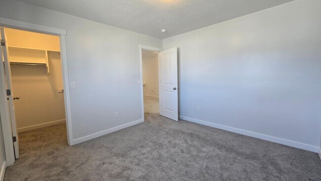Building Photo - 924 Independence Wy