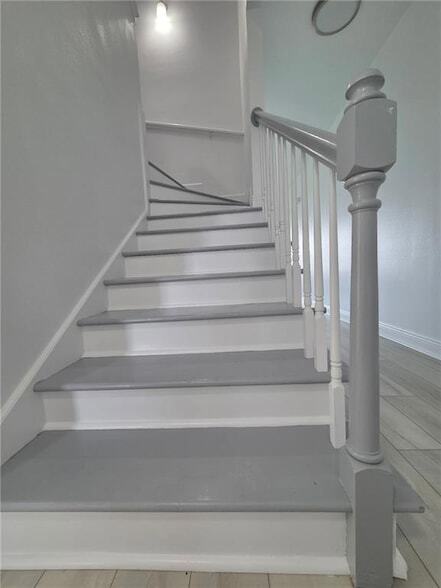 Building Photo - 878 Marina Dr