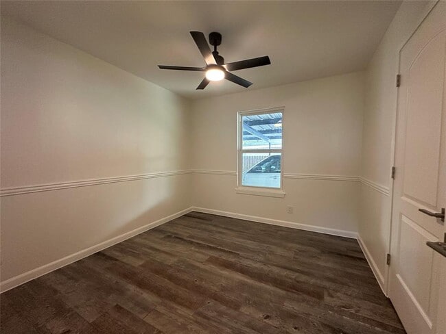 Building Photo - 908 Plateau Cir