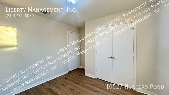 Building Photo - 10527 Hunters Pond
