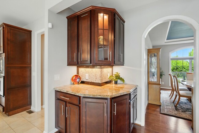 Building Photo - Five Bedroom House in Deerfield Township!