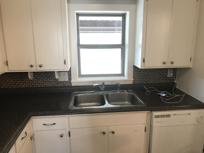 Building Photo - 205 W 34th St