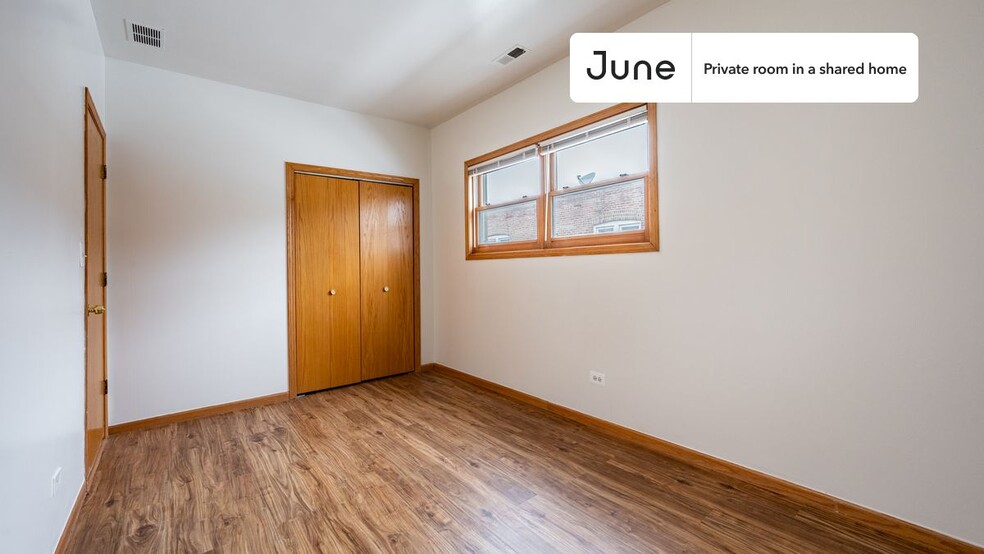 Building Photo - Private bedroom in 3 bed/2 bath Home