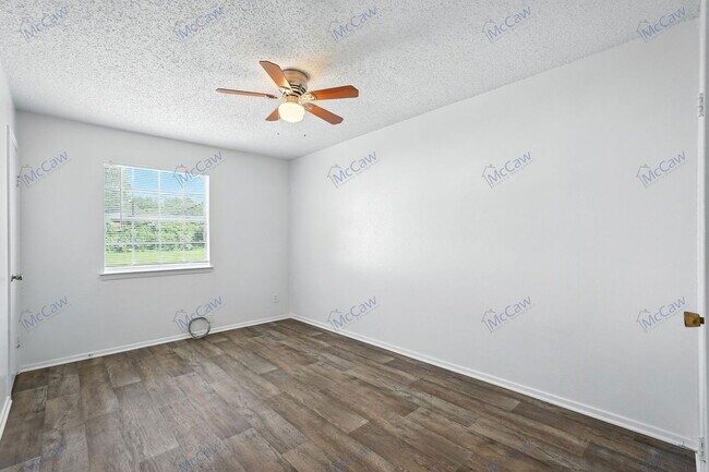 Building Photo - 326 Candlewood Ln