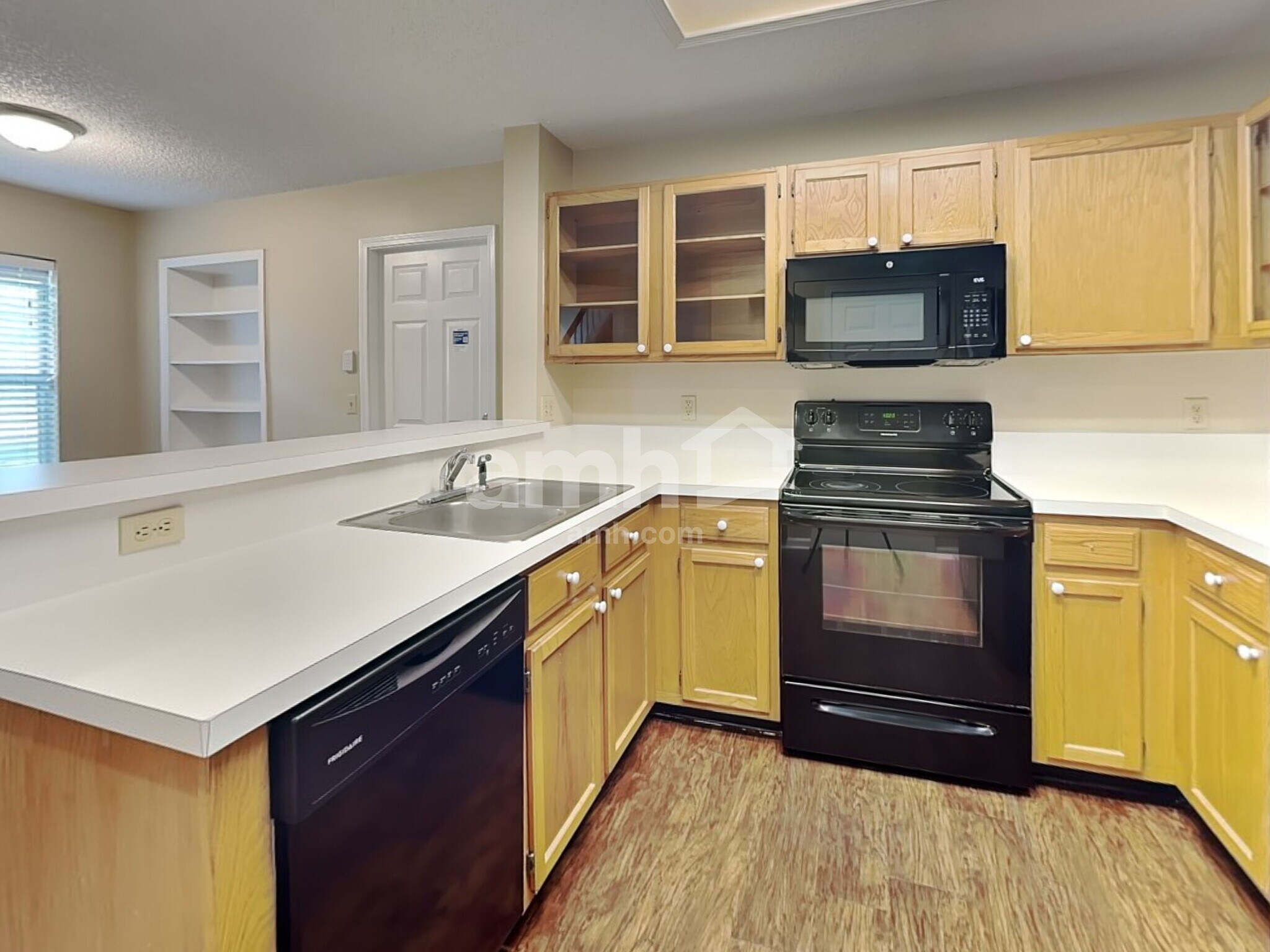 Building Photo - 325 Willow Green Dr