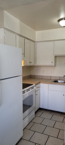 Building Photo - 215 River View Dr