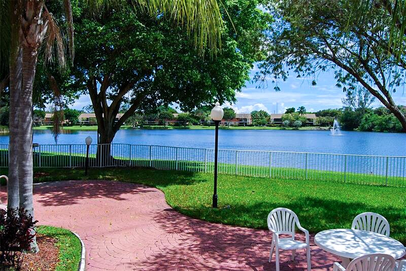 Building Photo - 2861 N Oakland Forest Dr