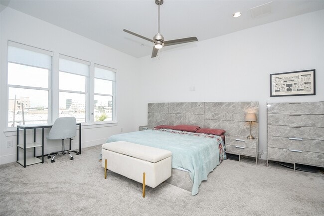 Building Photo - 2412 Canal St