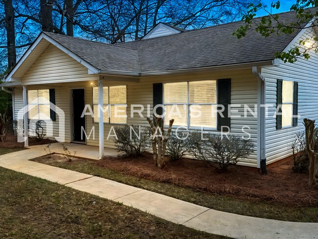 Building Photo - DEPOSIT PENDING! Lovely 2 Bed, 2 Bath Townhome for Rent in Montevallo, AL! COMING SOON!