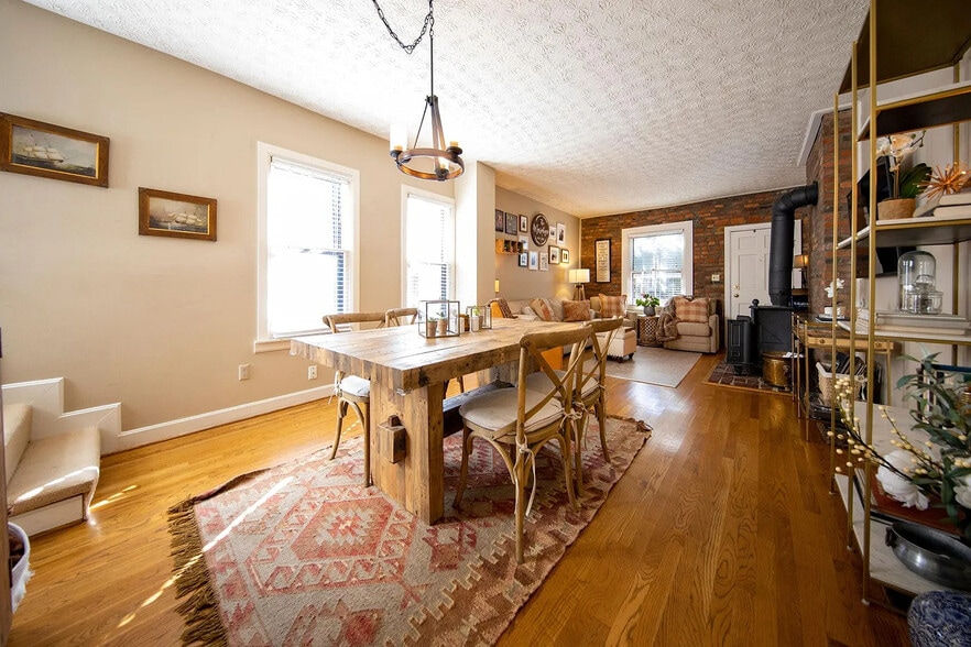 Open Concept - 594 Briggs St
