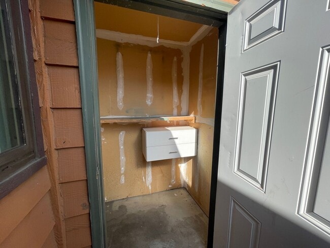 Building Photo - Super 1 Bedroom Condo in Perfect Condition!