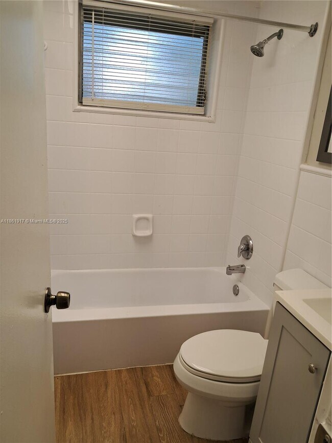 Building Photo - 13025 Emerald Dr