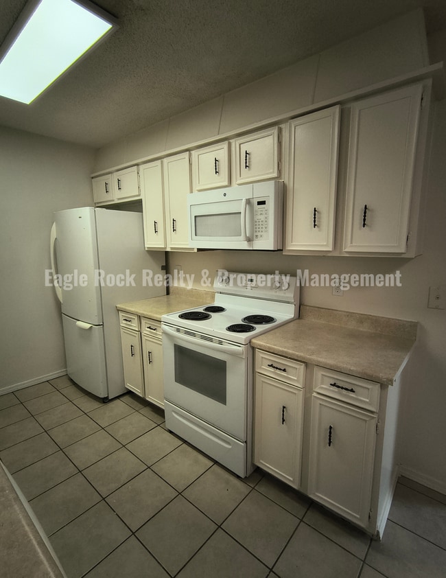 Building Photo - 4627 S 72nd E Pl