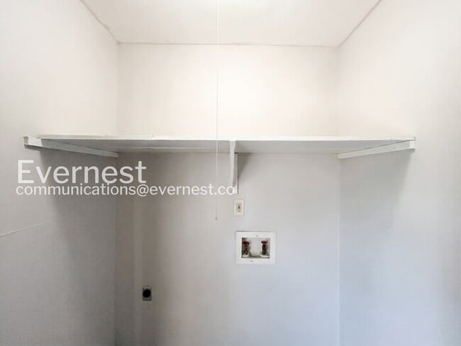 Building Photo - 3565 Corsica Dr