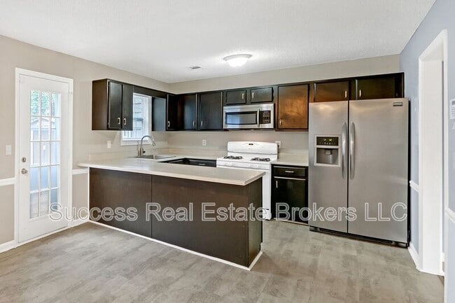 Building Photo - 4000 Sand Wedge Cir
