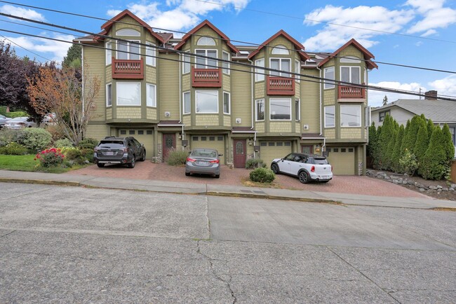 Building Photo - Rooftop Deck & Convenient Seattle Location