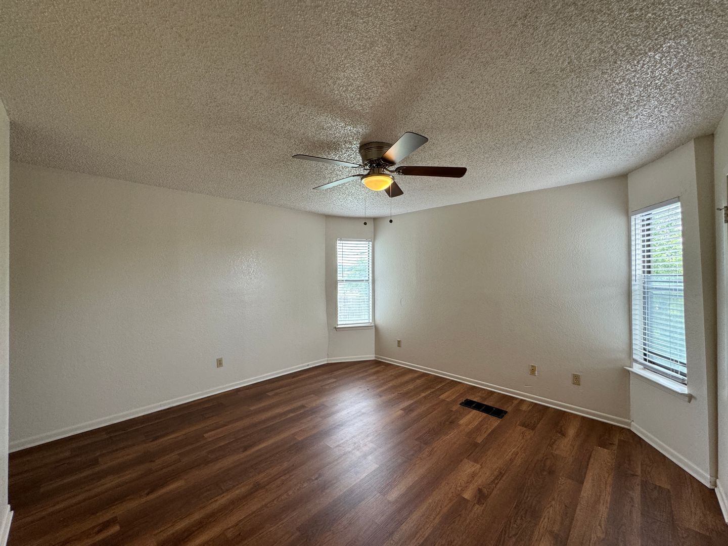 Building Photo - 2515 Bermuda Dr