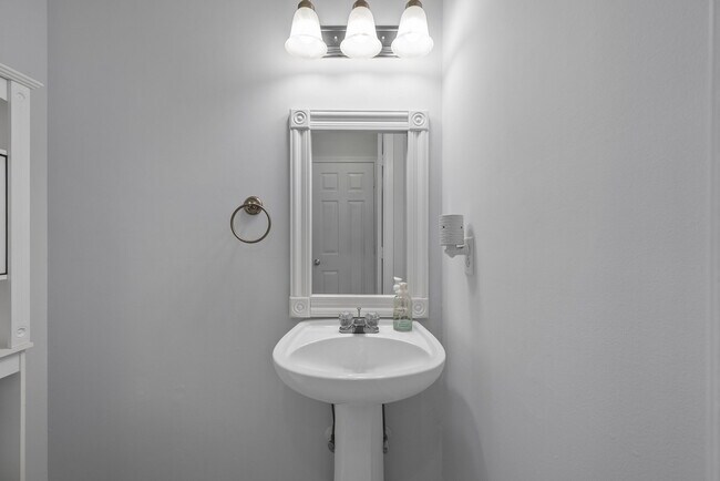 Building Photo - 443 Cranklen Cir