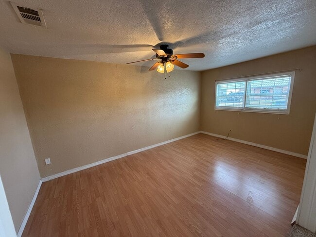 Building Photo - 2bed/ 1bath convenient  to CAFB