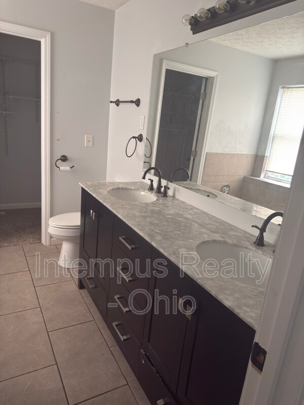 Building Photo - 3125 Highland Park Dr
