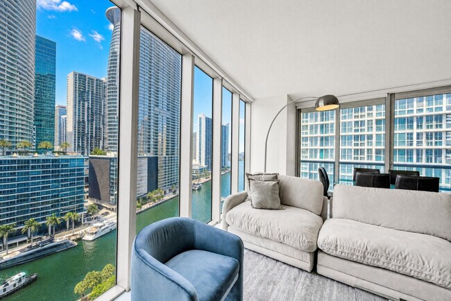 Building Photo - 485 Brickell Ave
