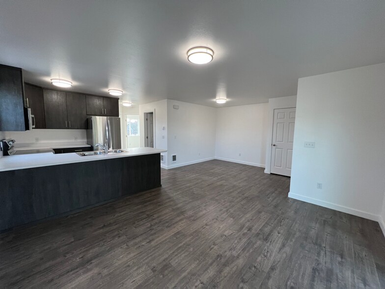 Building Photo - 115 13th Ave W