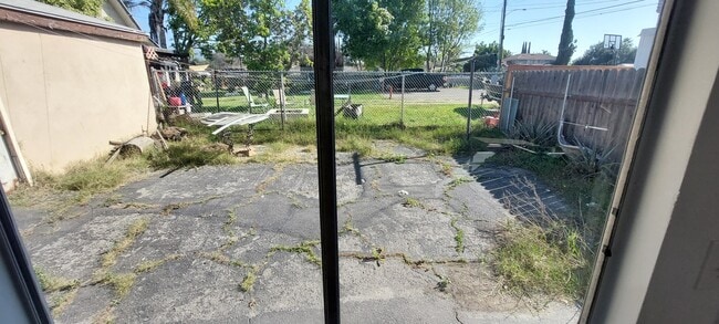 Building Photo - 230 S Azusa Ave