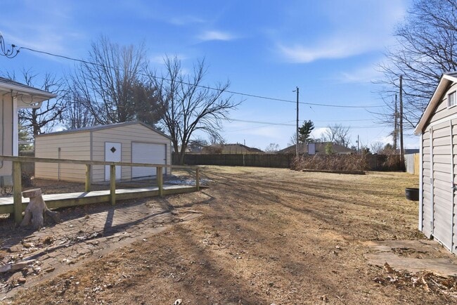 Building Photo - Updated home on large lot with GREAT SHOP!