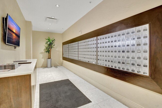 Building Photo - 3801 S Ocean Dr